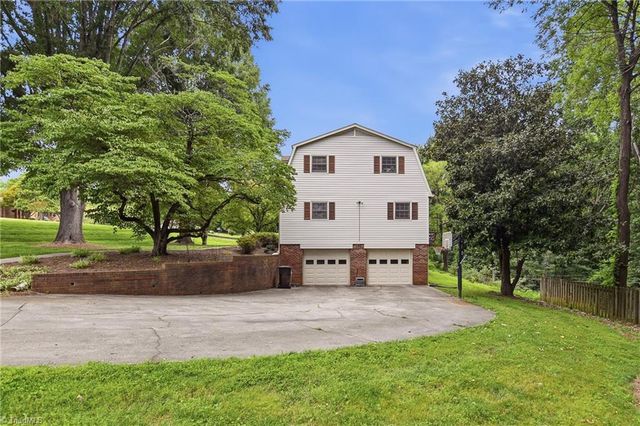 1009 Briarcliff Road, Yadkinville, NC 27055
