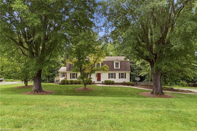 1009 Briarcliff Road, Yadkinville, NC 27055