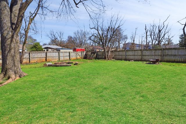 864 S Main Avenue, Springfield, MO 65806