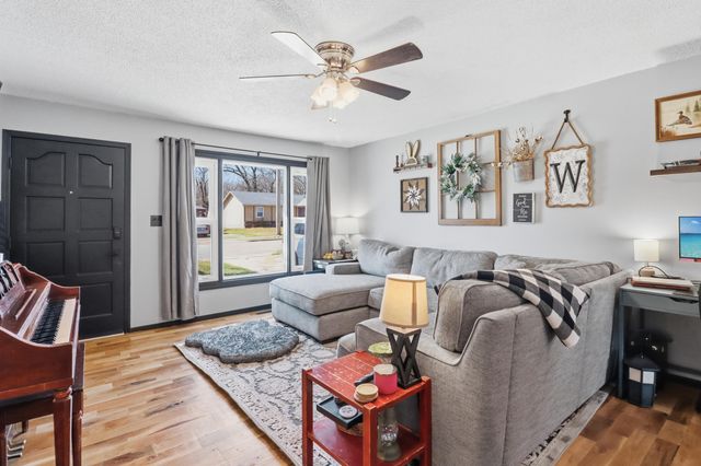 864 S Main Avenue, Springfield, MO 65806