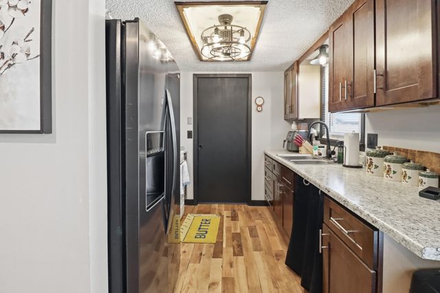 864 S Main Avenue, Springfield, MO 65806