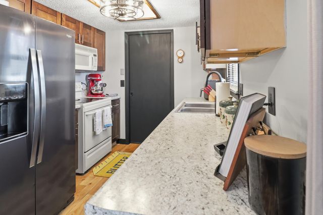 864 S Main Avenue, Springfield, MO 65806