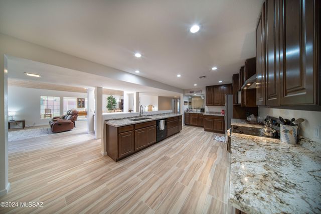 5617 N Camino Del Conde, Tucson, AZ 85718