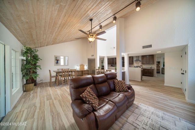 5617 N Camino Del Conde, Tucson, AZ 85718