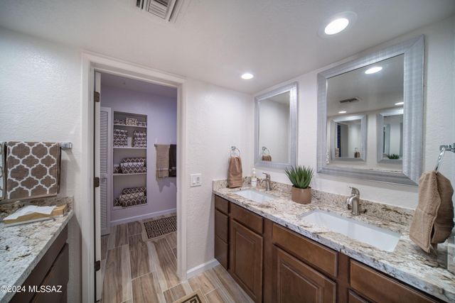 5617 N Camino Del Conde, Tucson, AZ 85718