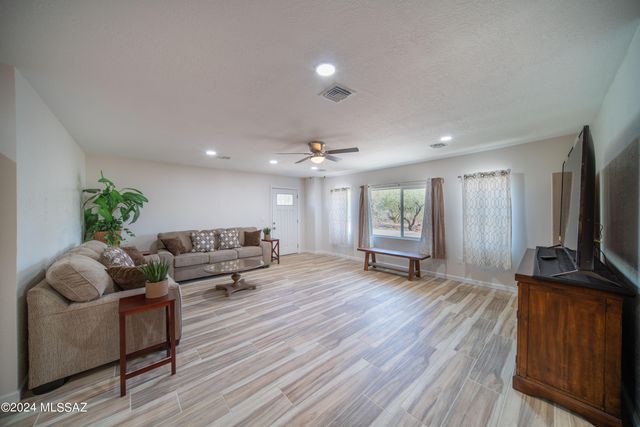 5617 N Camino Del Conde, Tucson, AZ 85718