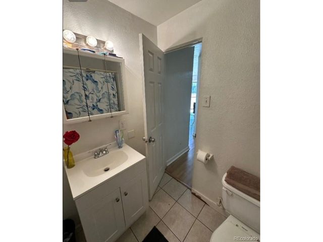 1193 Akron St, Aurora, CO 80010