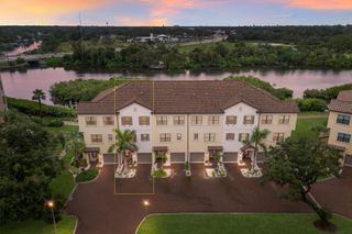 5565 CANNES CIRCLE 5565, Sarasota, FL 34231