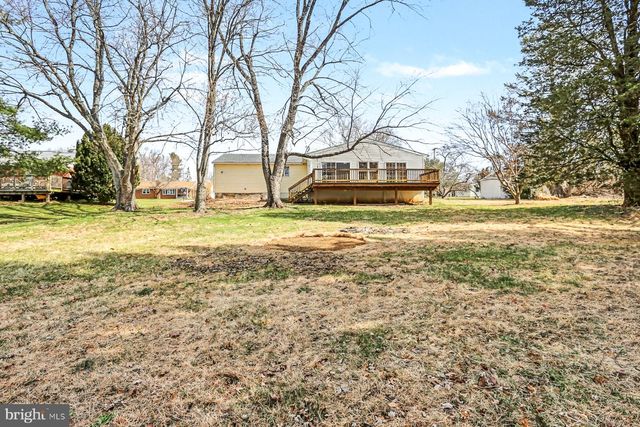 12 LOCUST ST, Stewartstown, PA 17363