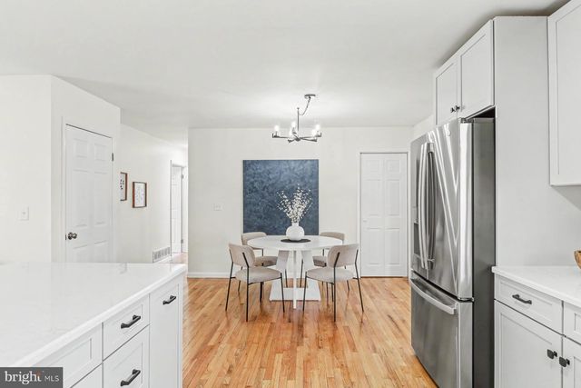 12 LOCUST ST, Stewartstown, PA 17363