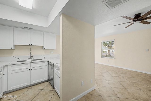 1342 W EMERALD Avenue 403, Mesa, AZ 85202