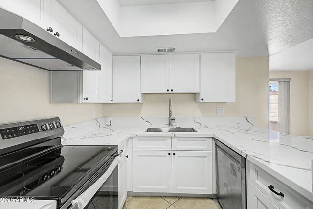 1342 W EMERALD Avenue 403, Mesa, AZ 85202