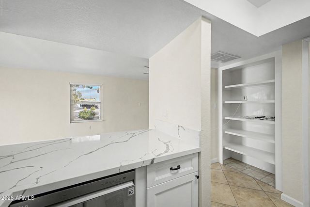 1342 W EMERALD Avenue 403, Mesa, AZ 85202