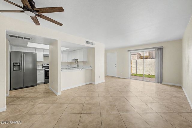 1342 W EMERALD Avenue 403, Mesa, AZ 85202