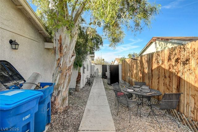 4442 Via San Rafael, Las Vegas, NV 89103