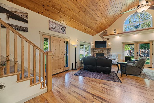 536 Rogue Air Drive, Shady Cove, OR 97539