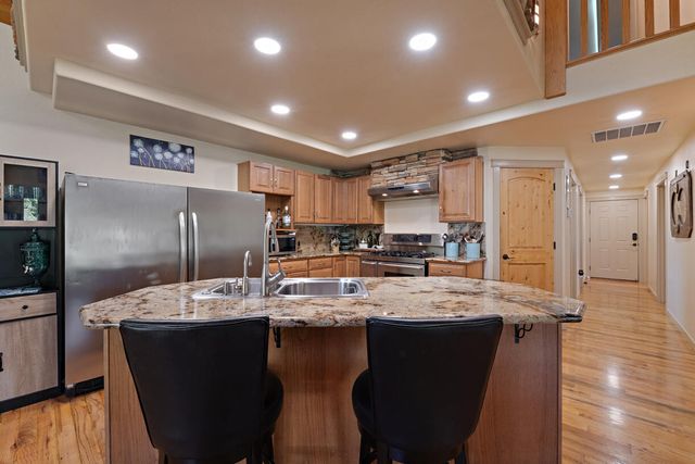 536 Rogue Air Drive, Shady Cove, OR 97539