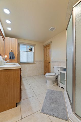 536 Rogue Air Drive, Shady Cove, OR 97539