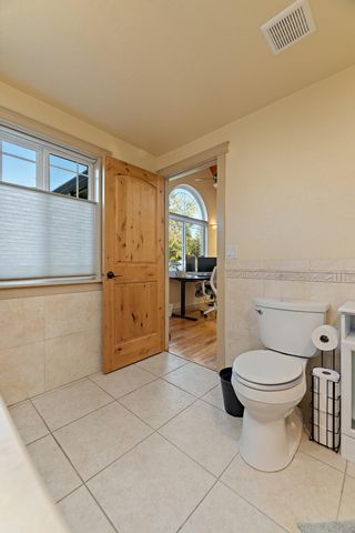 536 Rogue Air Drive, Shady Cove, OR 97539