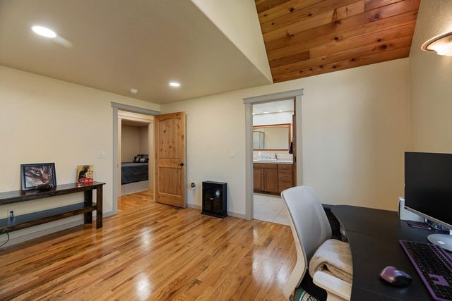 536 Rogue Air Drive, Shady Cove, OR 97539