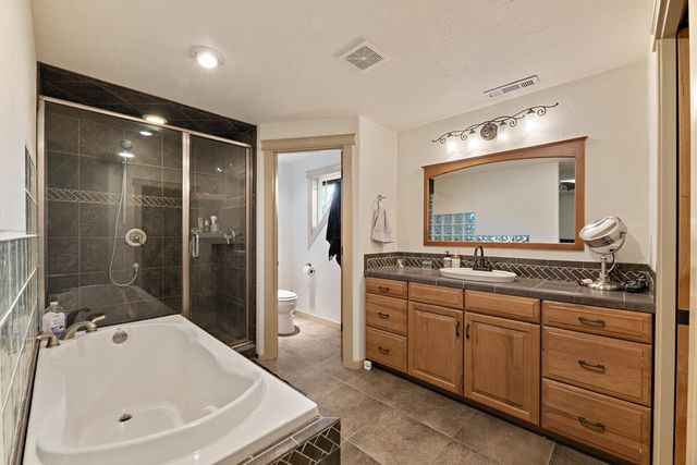 536 Rogue Air Drive, Shady Cove, OR 97539