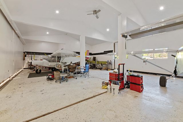 536 Rogue Air Drive, Shady Cove, OR 97539