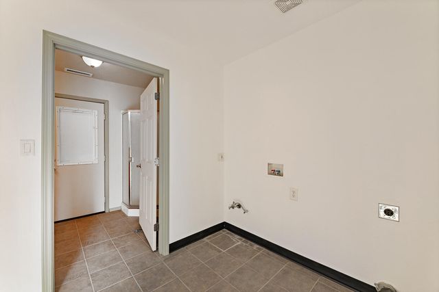 536 Rogue Air Drive, Shady Cove, OR 97539