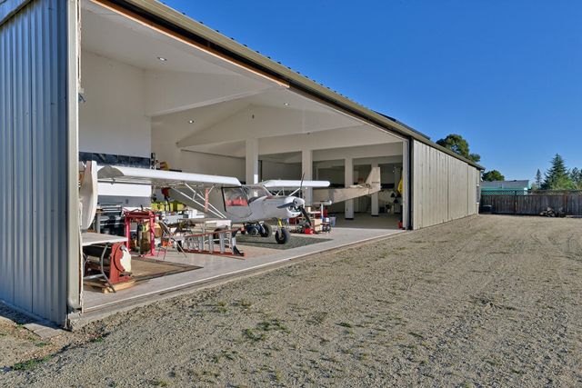 536 Rogue Air Drive, Shady Cove, OR 97539