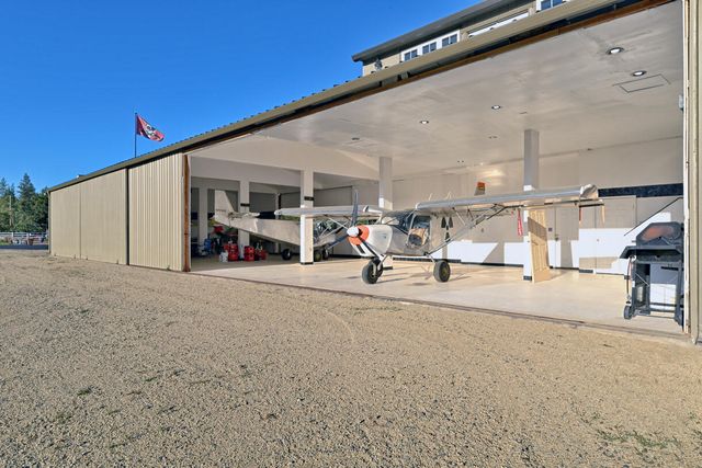 536 Rogue Air Drive, Shady Cove, OR 97539