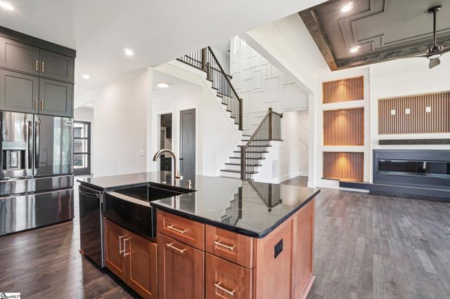 44 Village Crest Drive, Greenville, SC 29607