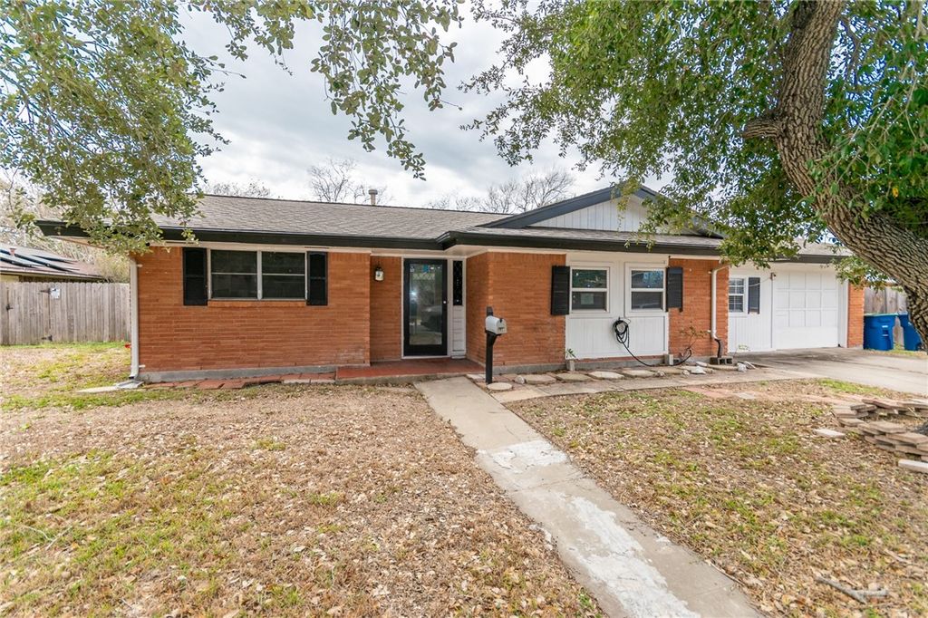 118 Driftwood Dr, Portland, TX 78374