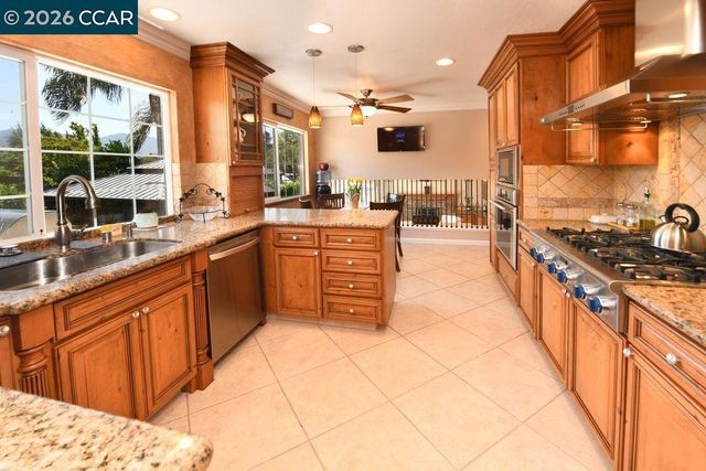 1894 Sagewood Ct, Concord, CA 94521