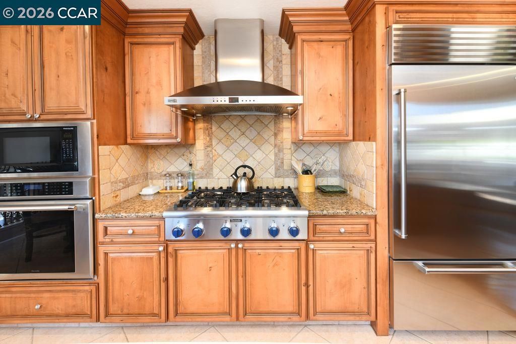 Image 2 of property listing at 1894 Sagewood Ct, Concord, CA 94521