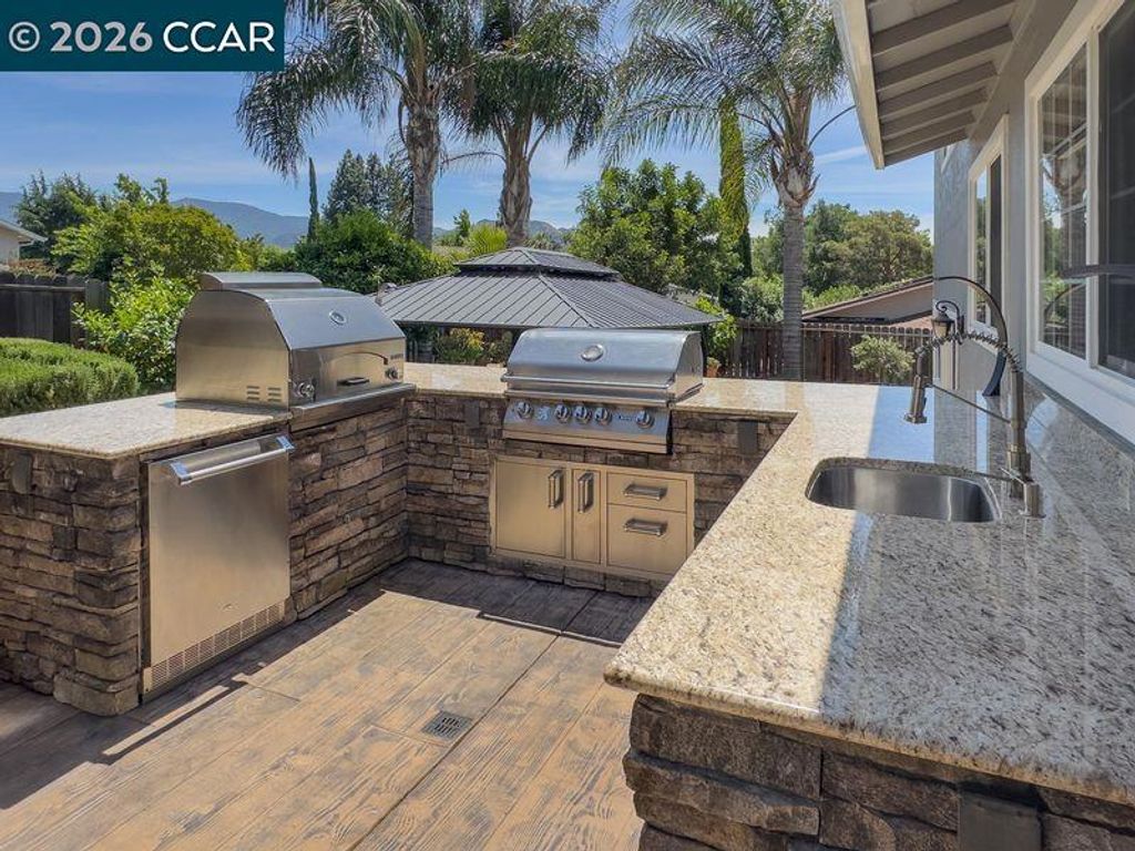 Image 3 of property listing at 1894 Sagewood Ct, Concord, CA 94521