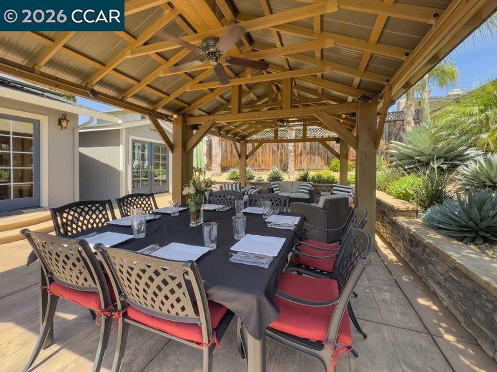 Image 4 of property listing at 1894 Sagewood Ct, Concord, CA 94521