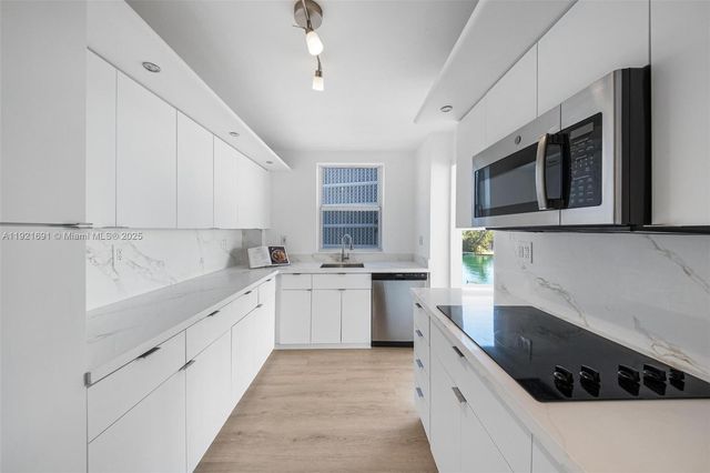 9100 W Bay Harbor Dr 5A, Bay Harbor Islands, FL 33154