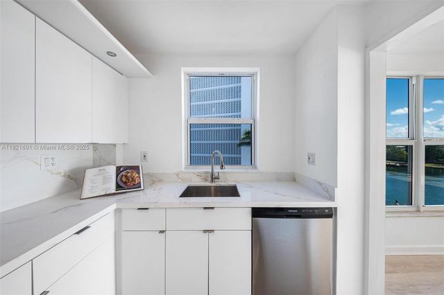 9100 W Bay Harbor Dr 5A, Bay Harbor Islands, FL 33154