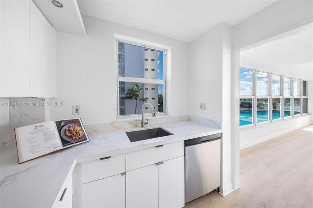 9100 W Bay Harbor Dr 5A, Bay Harbor Islands, FL 33154