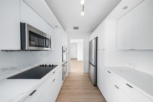 9100 W Bay Harbor Dr 5A, Bay Harbor Islands, FL 33154