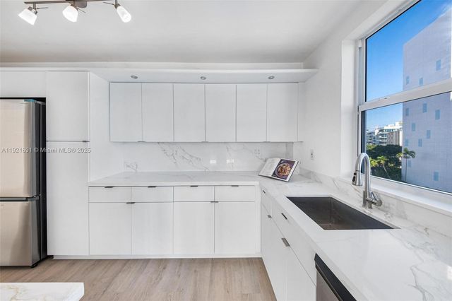 9100 W Bay Harbor Dr 5A, Bay Harbor Islands, FL 33154