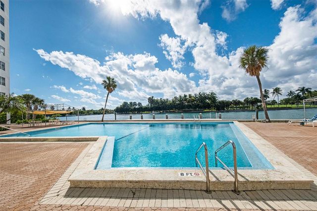 9100 W Bay Harbor Dr 5A, Bay Harbor Islands, FL 33154