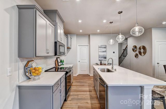 9216 Pagoda Oak Drive, Charlotte, NC 28269