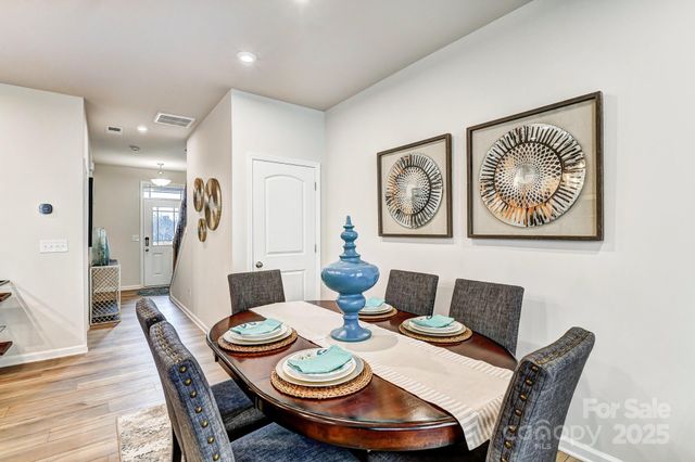 9216 Pagoda Oak Drive, Charlotte, NC 28269