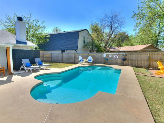 510 Rambling Oaks Drive, Norman, OK 73072