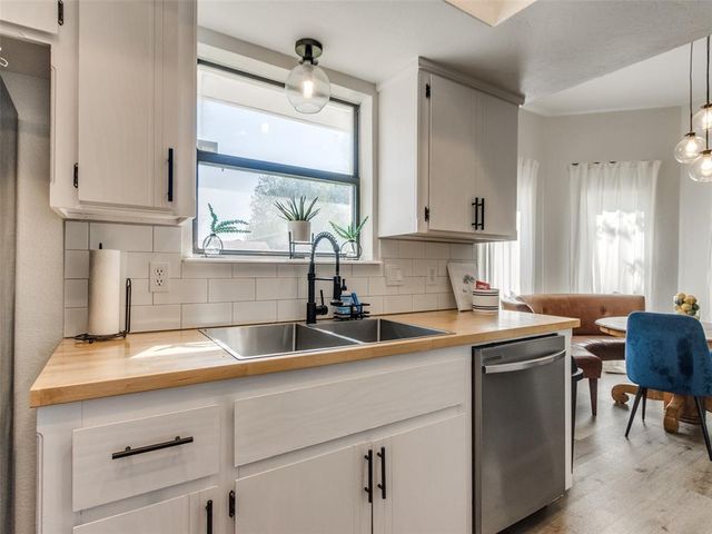 510 Rambling Oaks Drive, Norman, OK 73072