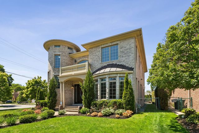 7000 N Kilpatrick Avenue, Lincolnwood, IL 60712