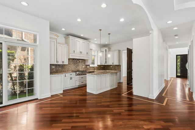 7000 N Kilpatrick Avenue, Lincolnwood, IL 60712