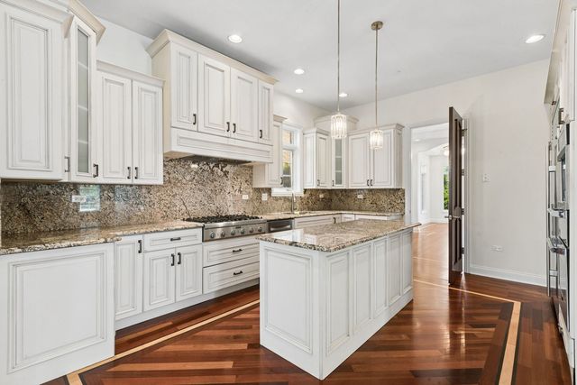 7000 N Kilpatrick Avenue, Lincolnwood, IL 60712