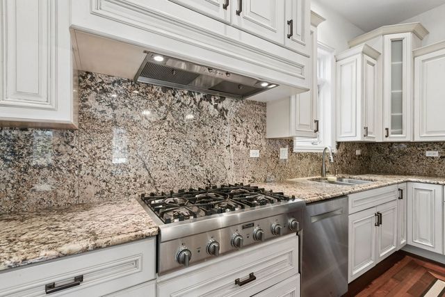 7000 N Kilpatrick Avenue, Lincolnwood, IL 60712
