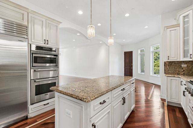 7000 N Kilpatrick Avenue, Lincolnwood, IL 60712